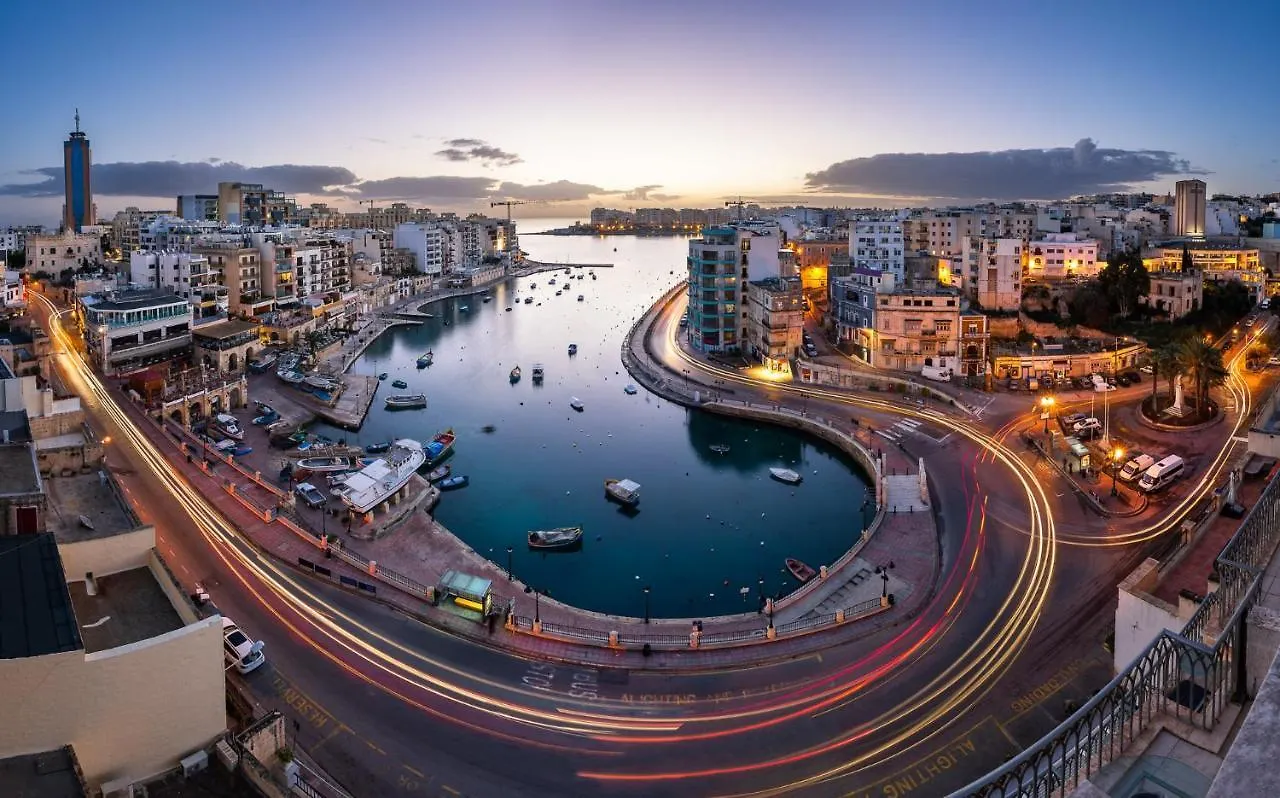 Luxury Seafront Oasis In Central Sliema W/ Pool Malta