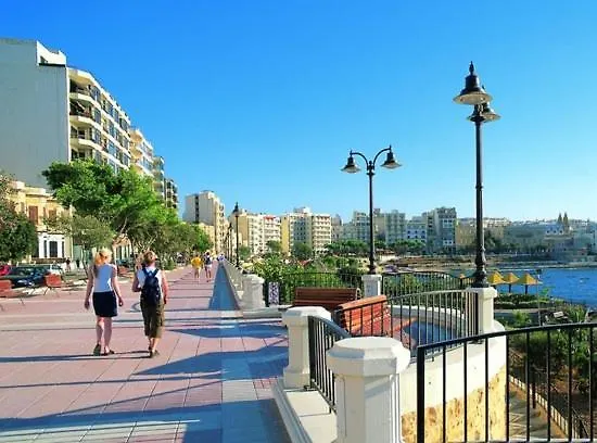 Luxury Seafront Oasis In Central Sliema W/ Pool