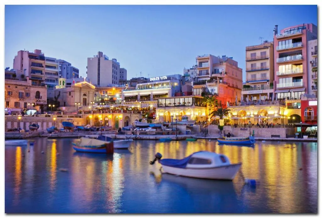 Luxury Seafront Oasis In Central Sliema W/ Pool