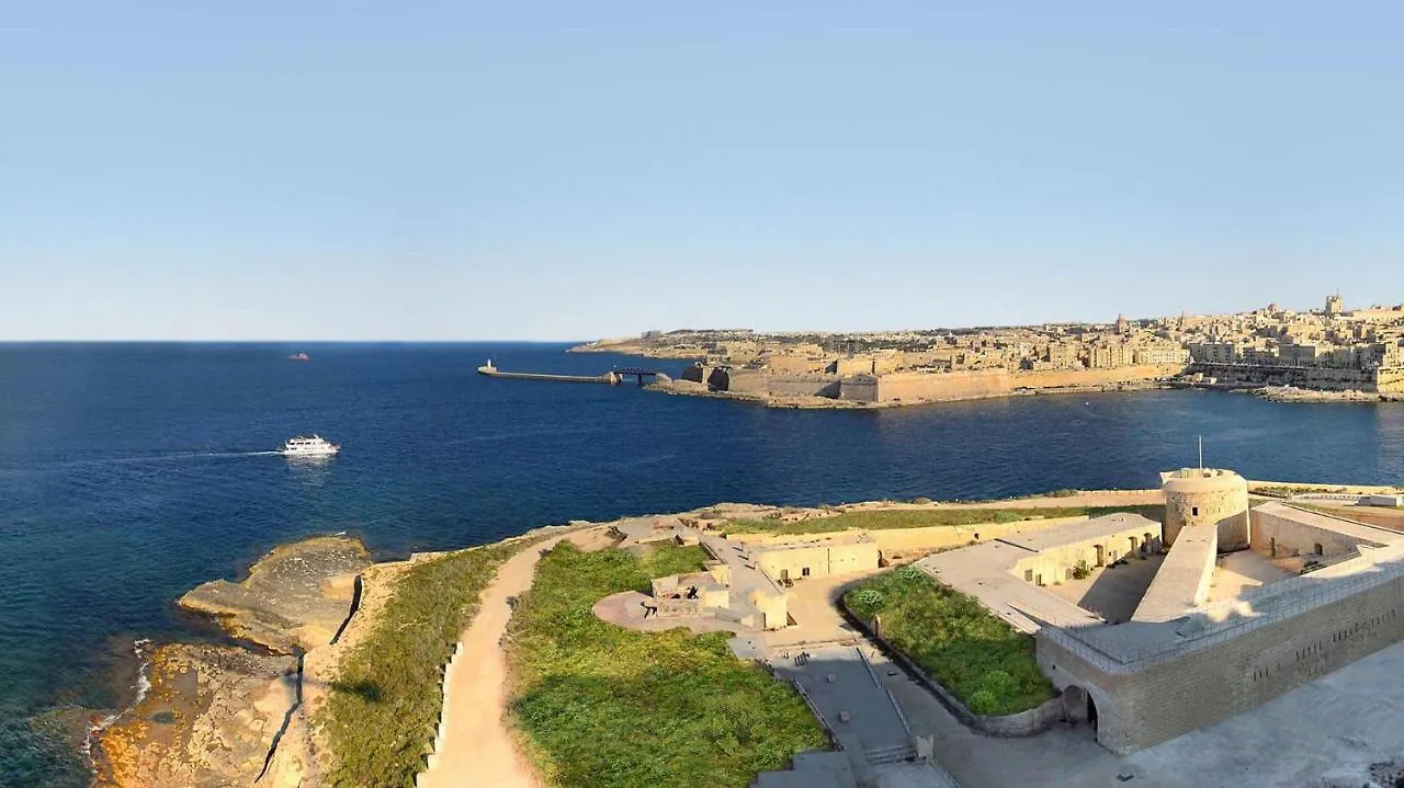 Apartment Luxury Seafront Oasis In Central Sliema W/ Pool
