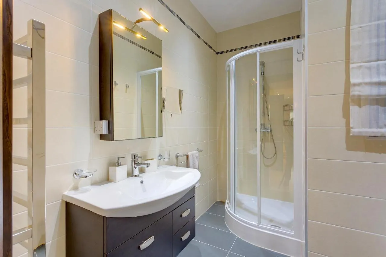 Luxury Seafront Oasis In Central Sliema W/ Pool