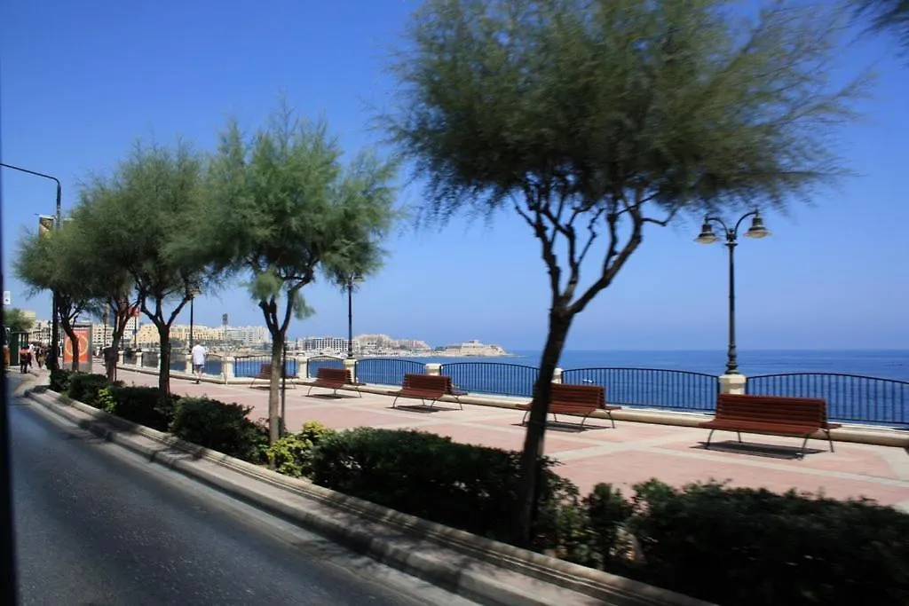 Apartment Luxury Seafront Oasis In Central Sliema W/ Pool