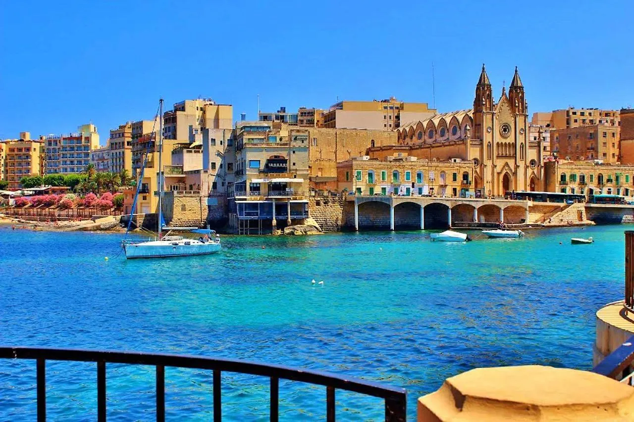 Apartment Luxury Seafront Oasis In Central Sliema W/ Pool