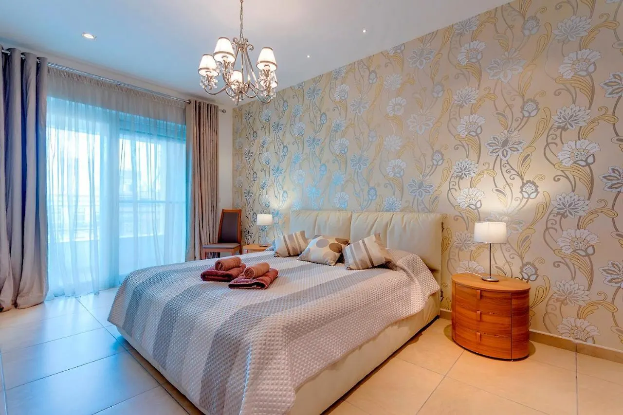Luxury Seafront Oasis In Central Sliema W/ Pool