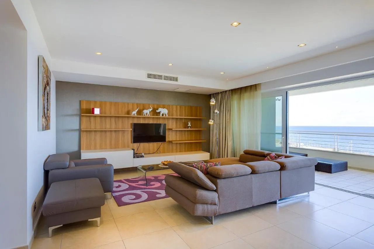 Apartment Luxury Seafront Oasis In Central Sliema W/ Pool Malta