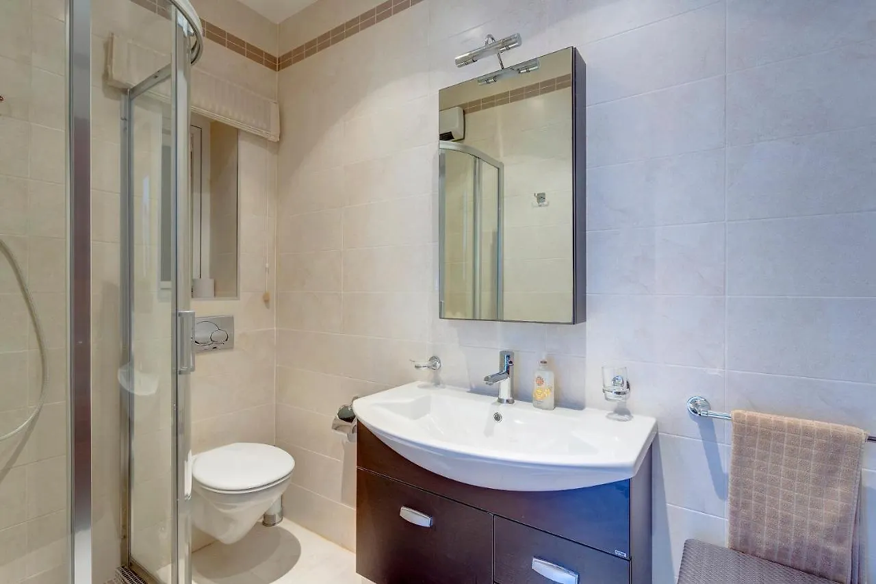 Apartment Luxury Seafront Oasis In Central Sliema W/ Pool