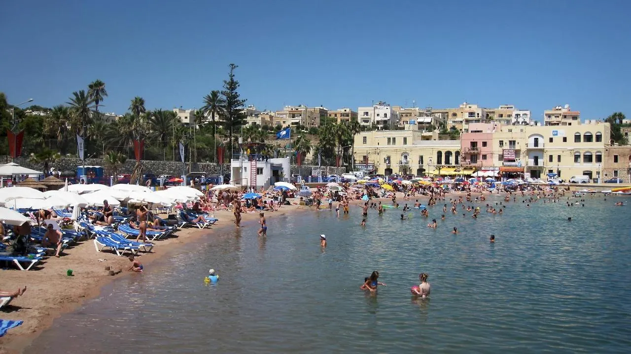 Luxury Seafront Oasis In Central Sliema W/ Pool