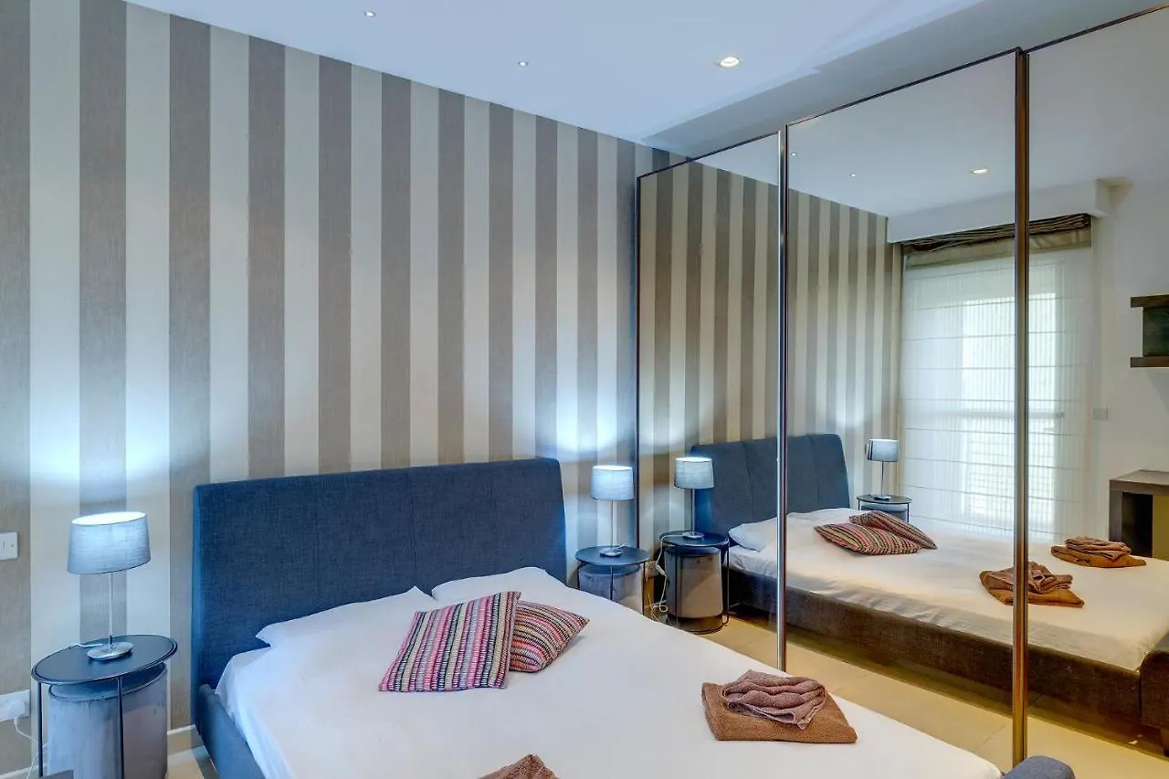 Apartment Luxury Seafront Oasis In Central Sliema W/ Pool